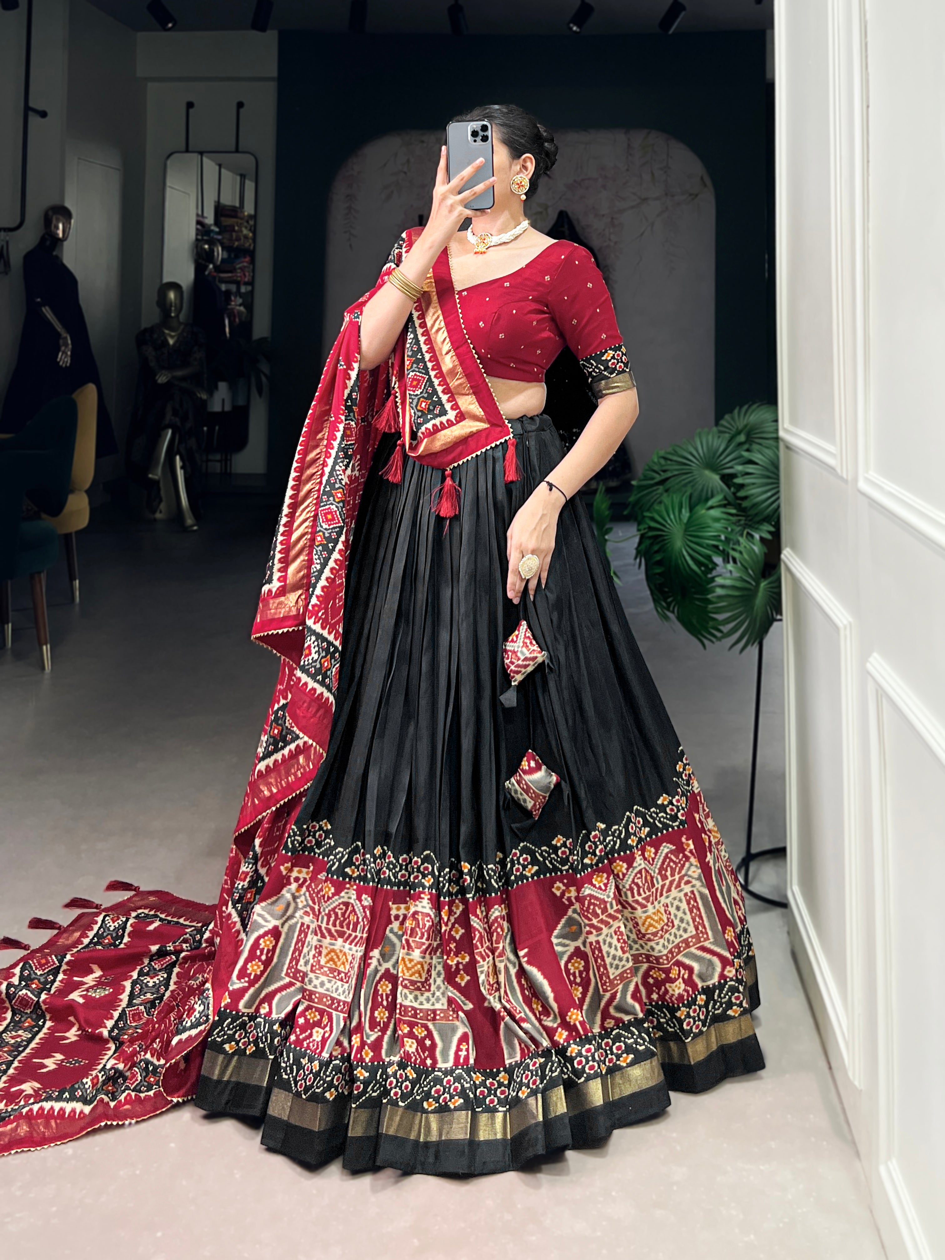 πͺ· Infuse Your Wardrobe with Southern Grace πͺ· Silk Kalamkari Print Lehenga Choli with Foil Work Border - Navratri